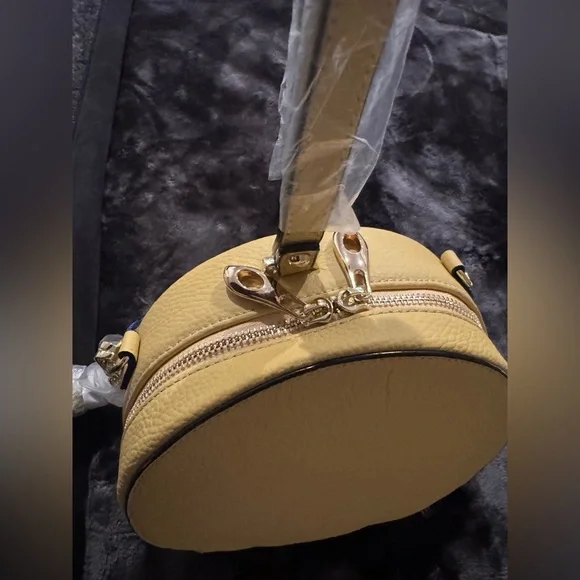 Marcie Round Circle Leather Crossbody bag - Picture 4 of 7